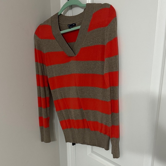 GAP V-Neck Sweater - Red and Brown Stripes - Picture 1 of 2